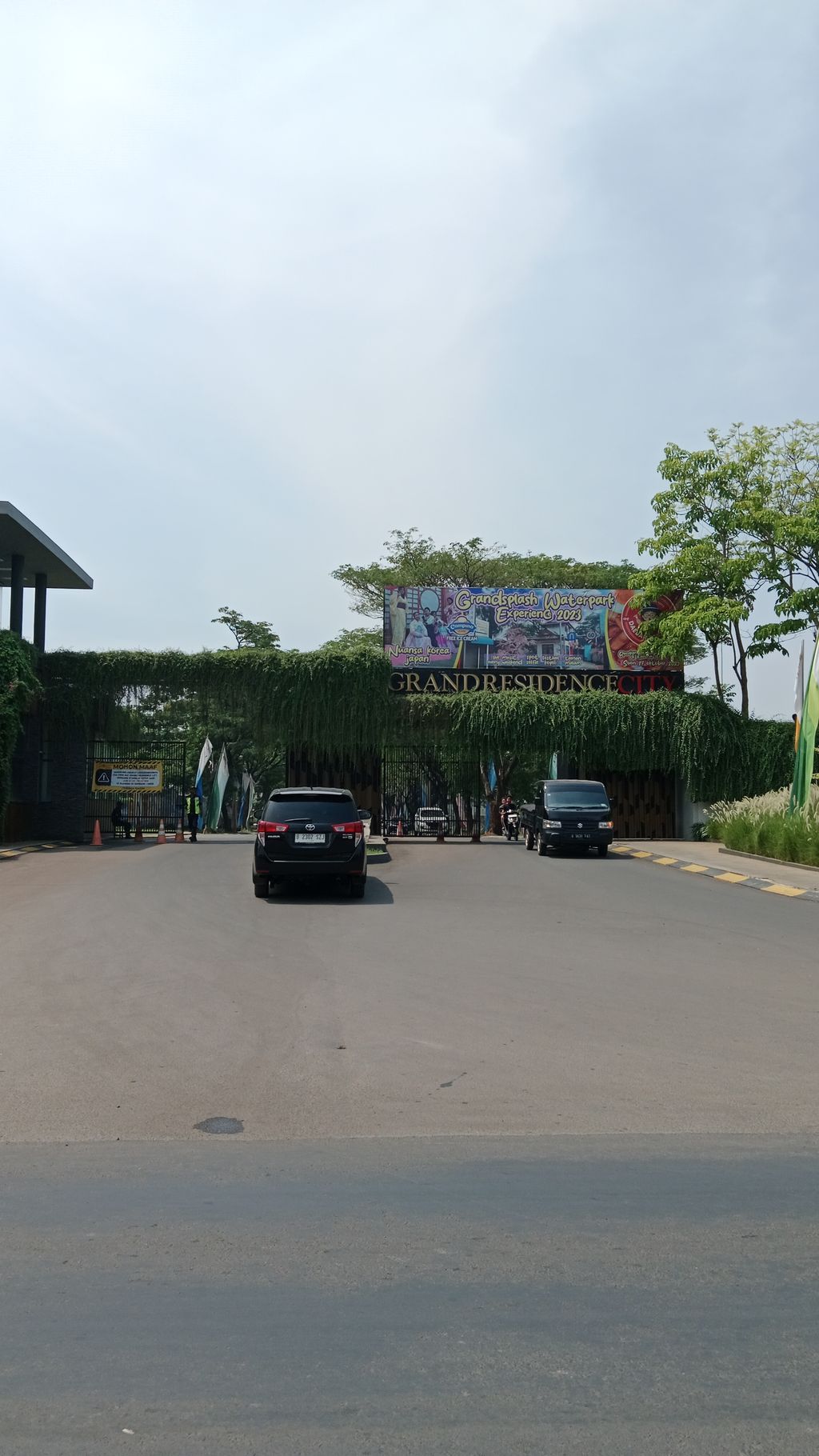 foto posisi tengah perumahan GRAND RESIDENCE CITY.