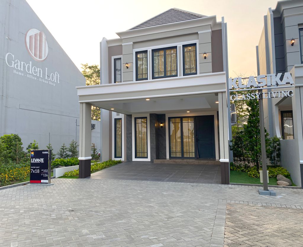 foto tampak rumah tipe T.102/129.KL perumahan GRAND WISATA - KLASIKA