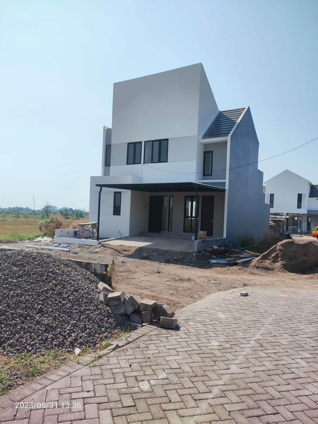 foto tampak rumah tipe DOLOMITE perumahan TERRANIA LIVING