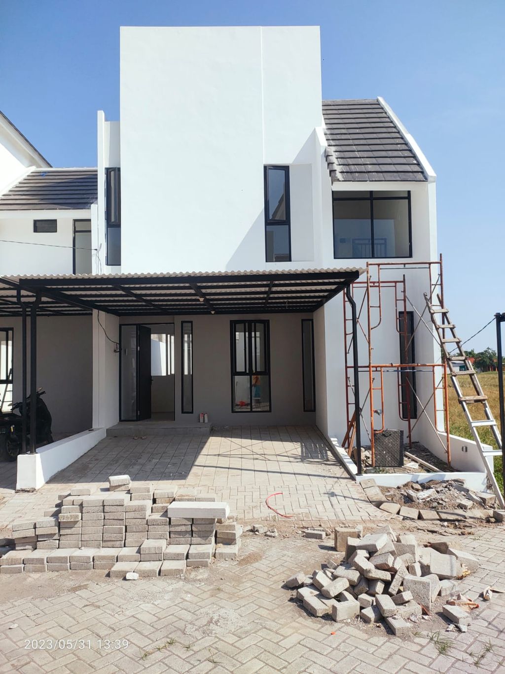 foto tampak rumah tipe OBSIDIAN perumahan TERRANIA LIVING