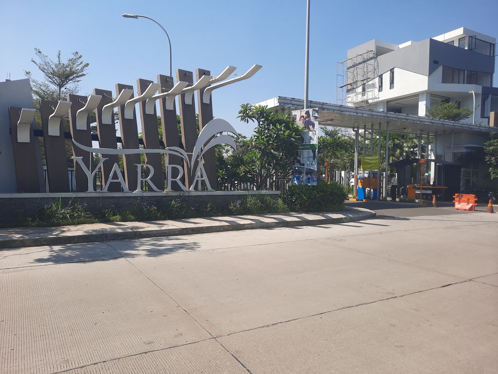 foto gerbang perumahan Jakarta Garden City Yarra