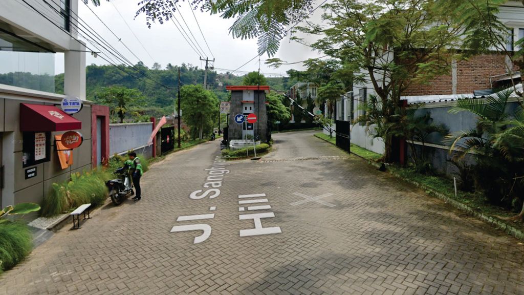 foto gerbang perumahan Sanghyang Royal Village