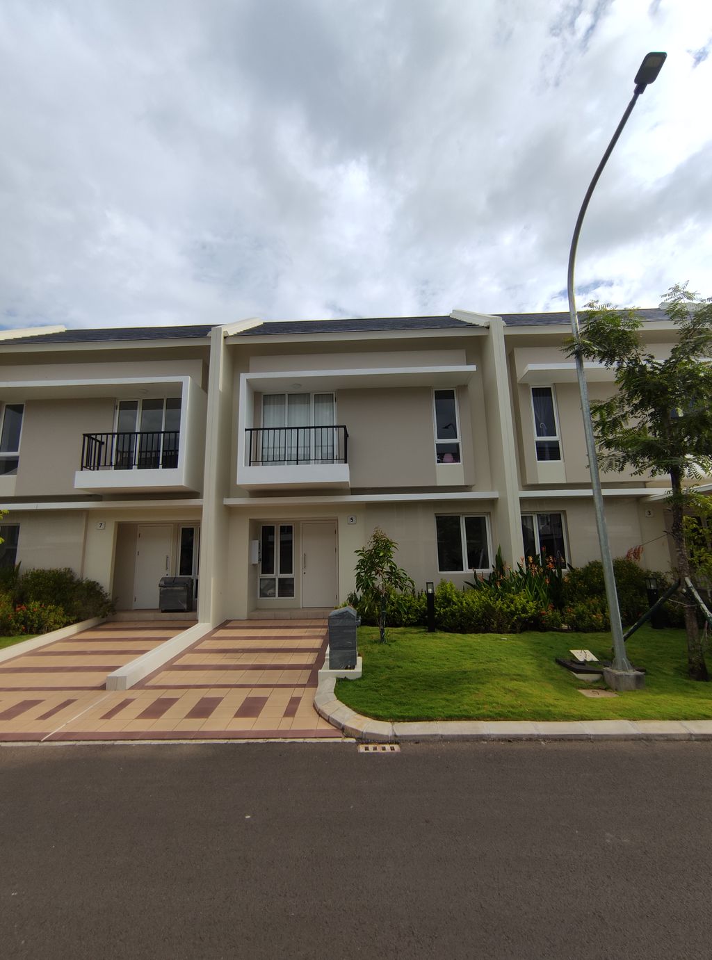 foto contoh rumah perumahan SUMMARECON MUTIARA MAKASSAR CLUSTER CRYSTAL