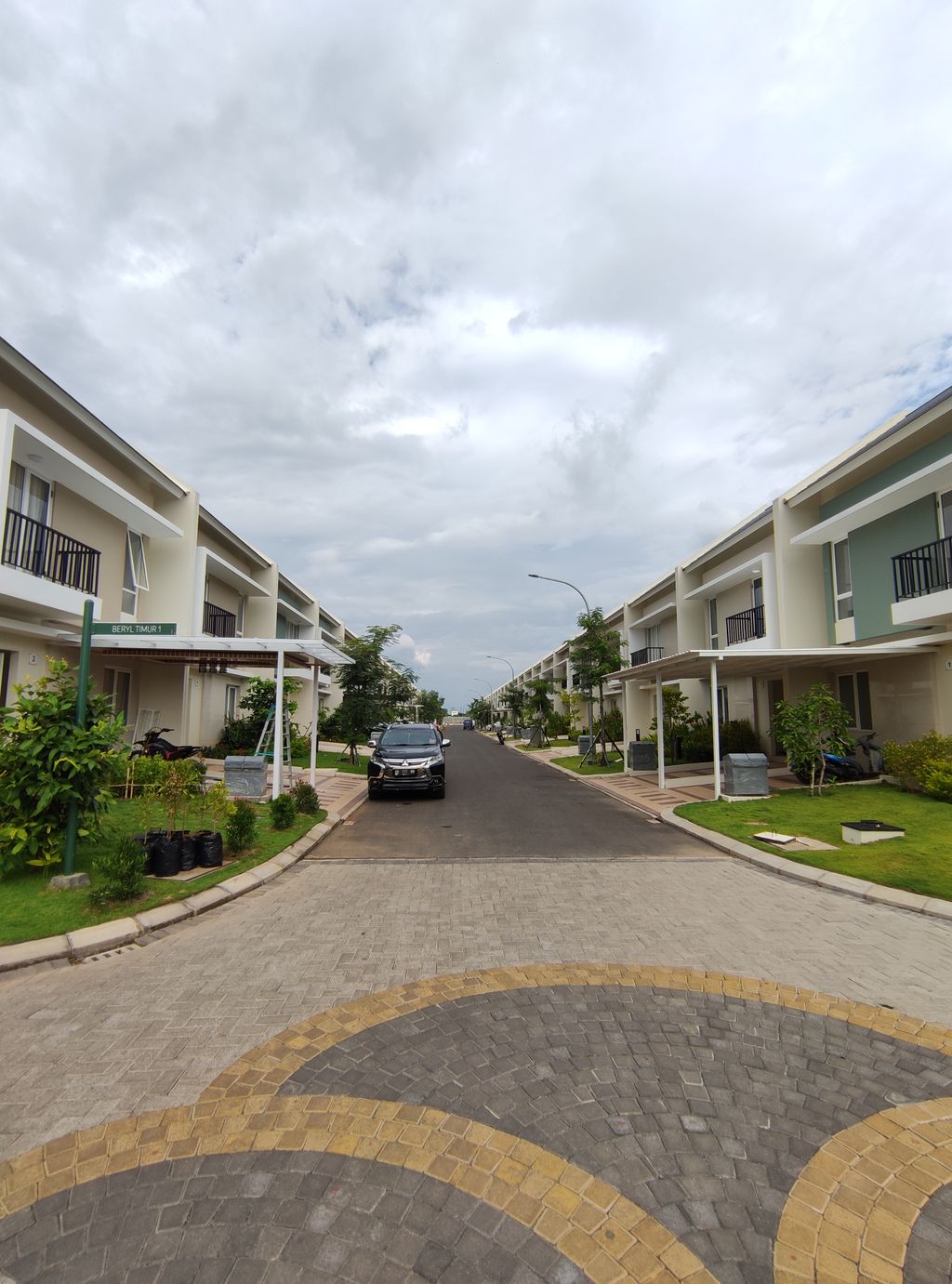 foto posisi tengah perumahan SUMMARECON MUTIARA MAKASSAR CLUSTER CRYSTAL