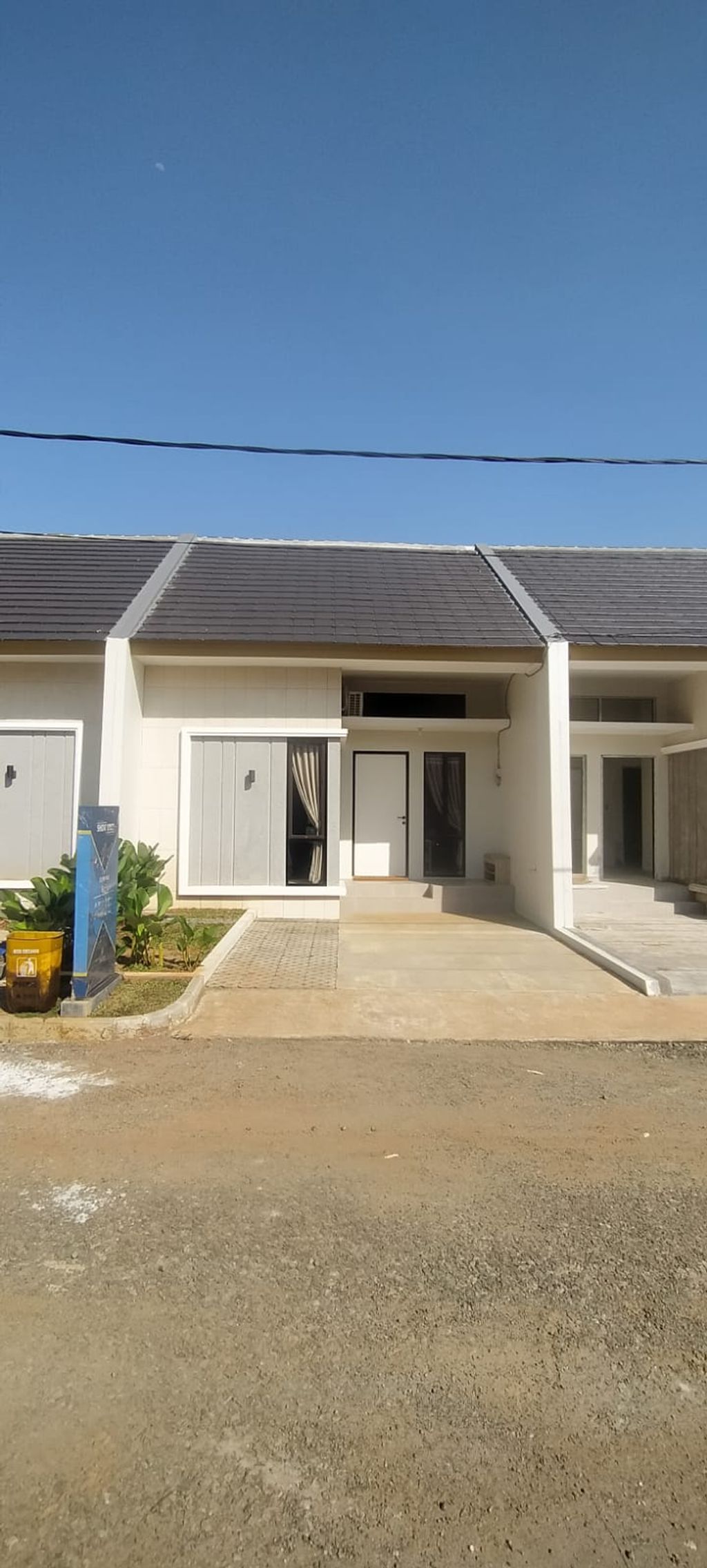 foto tampak rumah tipe RUMMAN-STANDAR perumahan Villa Rizki Ilhami 2 Sawangan Cluster Munawarah