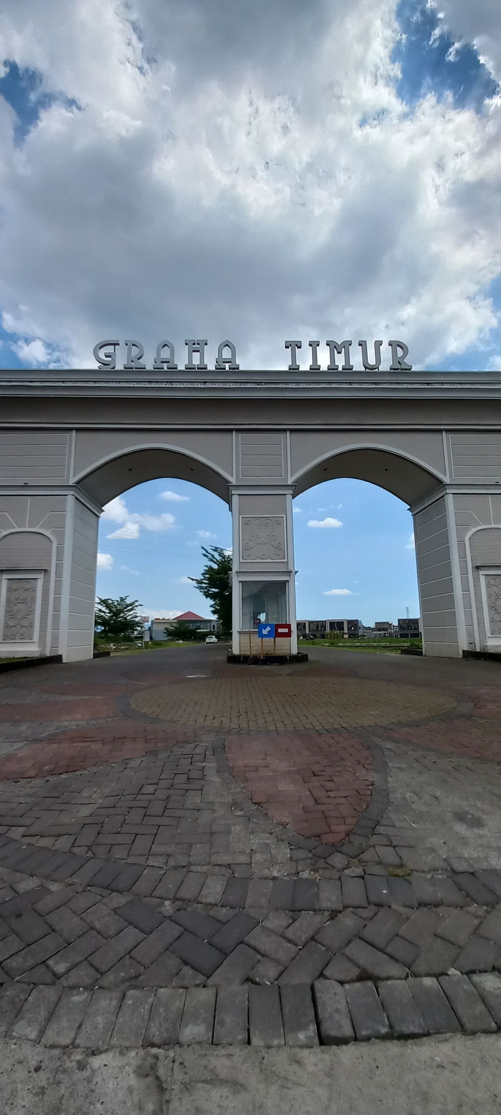 foto gerbang perumahan Graha Timur Ruko