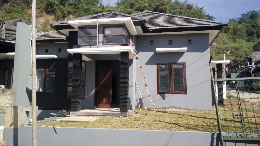 foto tampak rumah tipe 90 perumahan Sanghyang Royal Village