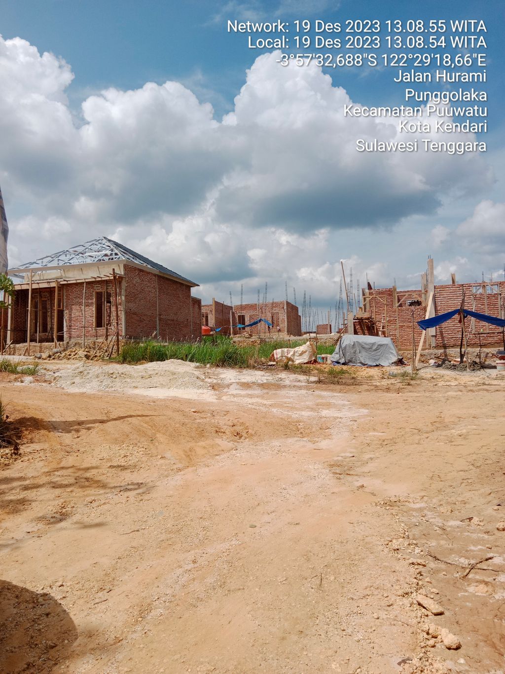 foto posisi tengah perumahan QUEEN LUCKY RESIDENCE