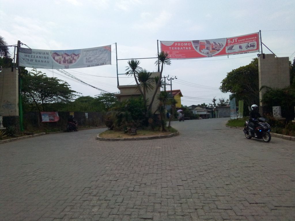 foto gerbang perumahan SERPONG SURADITA RESIDENCE