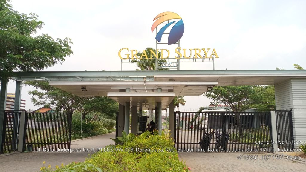 foto gerbang perumahan Grand Surya Estate 2