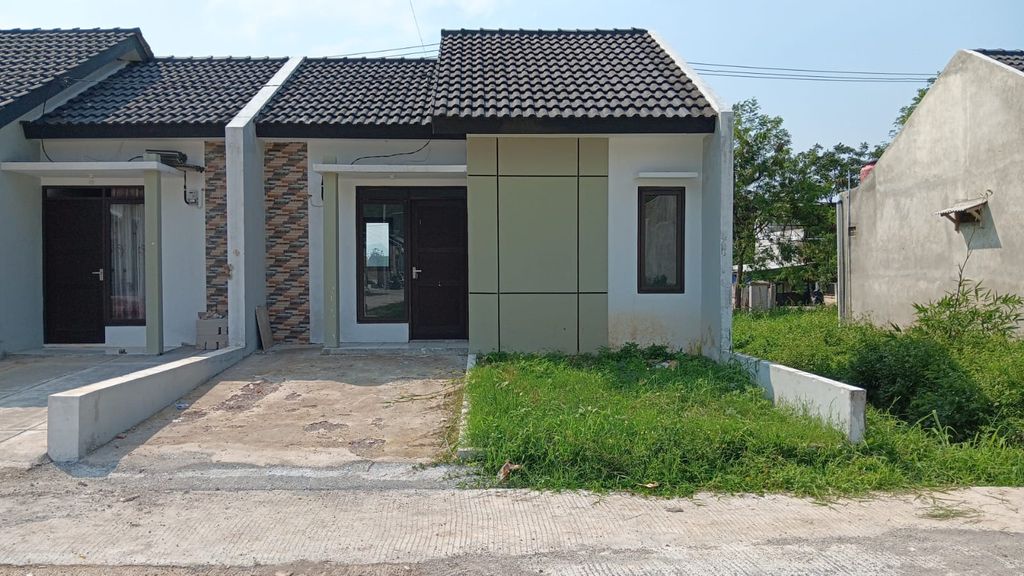 foto tampak rumah tipe LAVENDER perumahan Grand Cendana Residence