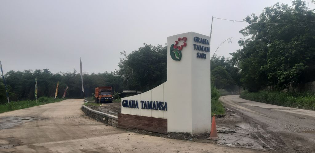 foto gerbang perumahan GRAHA TAMANSARI