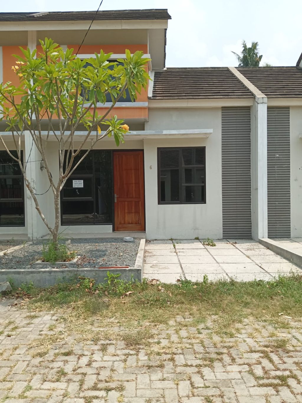 foto tampak rumah tipe 40/72 perumahan FONTANA LAKE