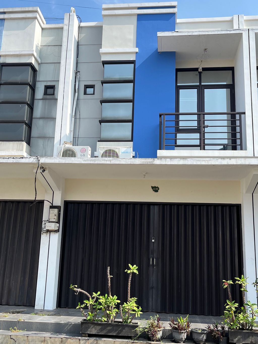 foto tampak rumah tipe 100-54 perumahan TAMAN KOPO KATAPANG