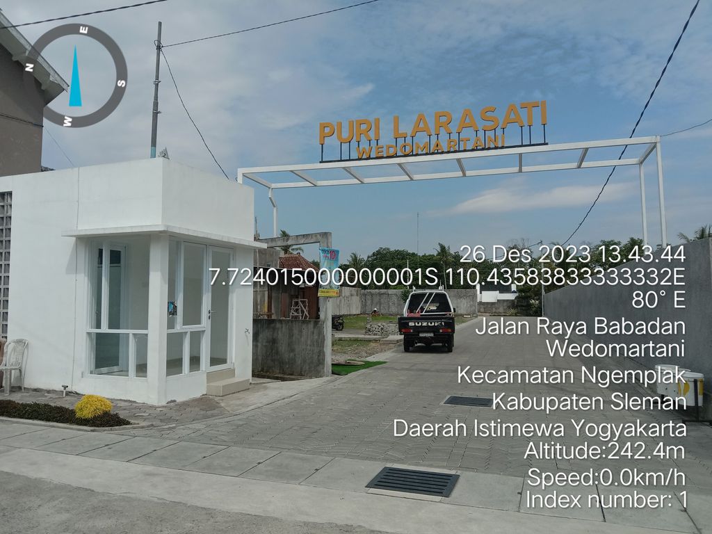 foto gerbang perumahan PURI LARASATI WEDOMARTANI