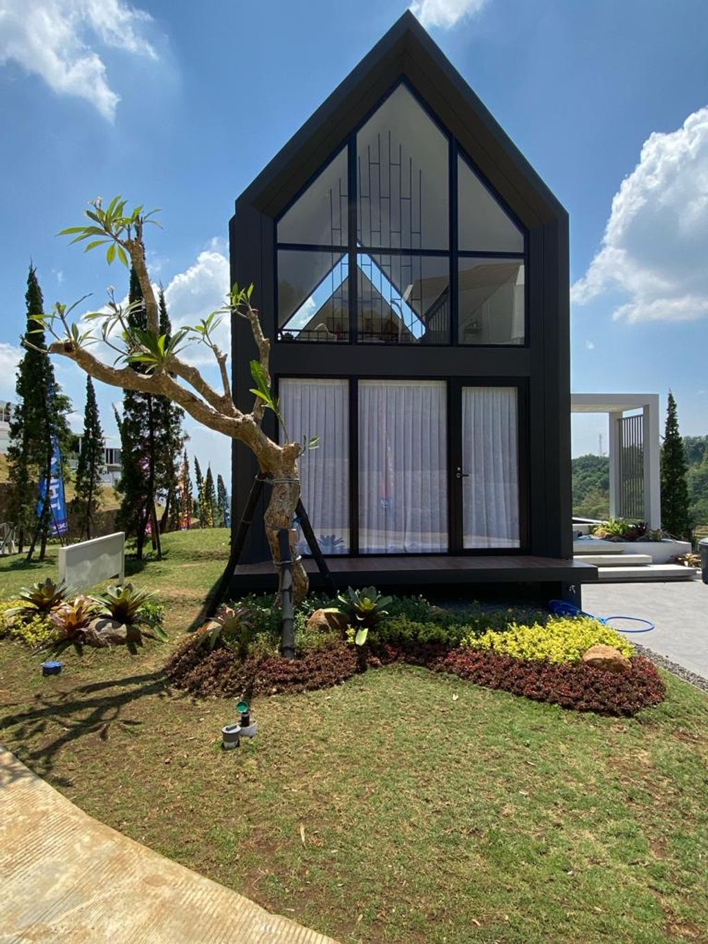 foto tampak rumah tipe The Ahwanee perumahan Perumahan Taman Dayu 2