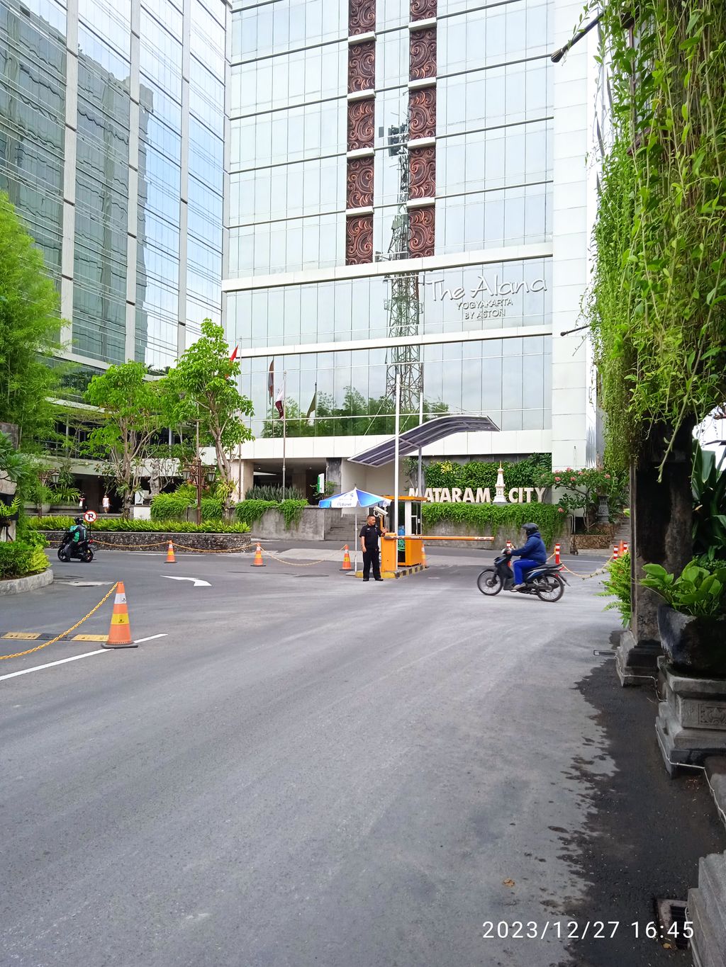 foto gerbang perumahan APARTEMEN SADEWA
