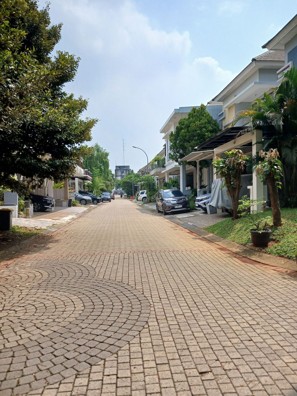 foto posisi tengah perumahan DISCOVERY FIORE BINTARO JAYA