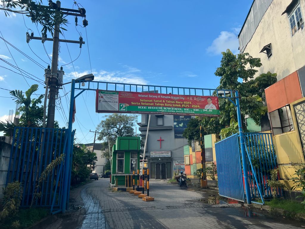 foto gerbang perumahan Komplek Brayan City