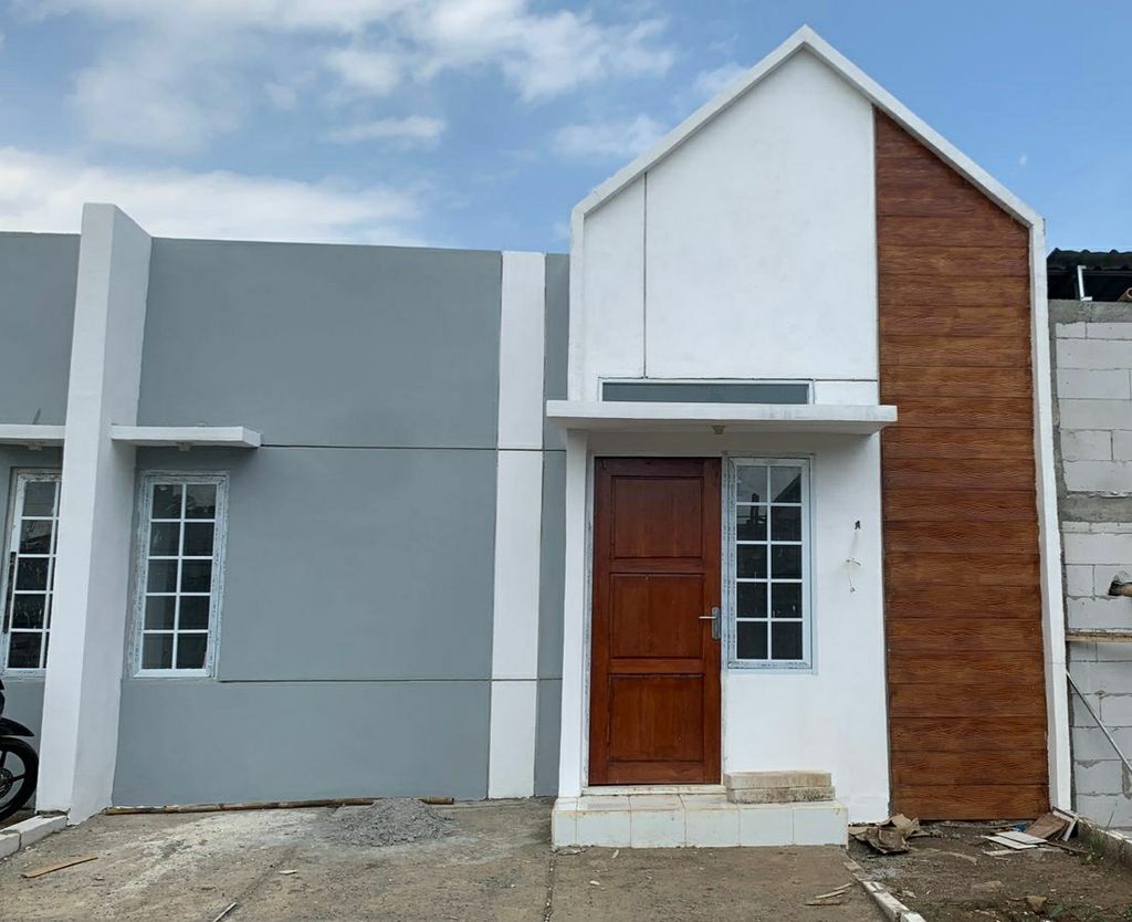 foto tampak rumah tipe Skyland perumahan SKYLAND SEKARPURO