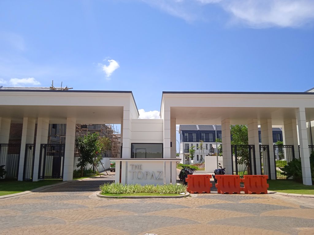 foto gerbang perumahan SUMMARECON MUTIARA MAKASSAR CLUSTER TOPAZ