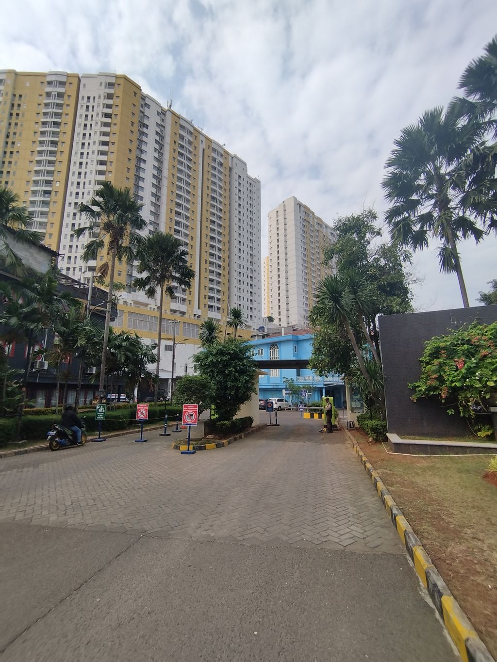 foto gerbang perumahan GREAT WESTERN RESORT