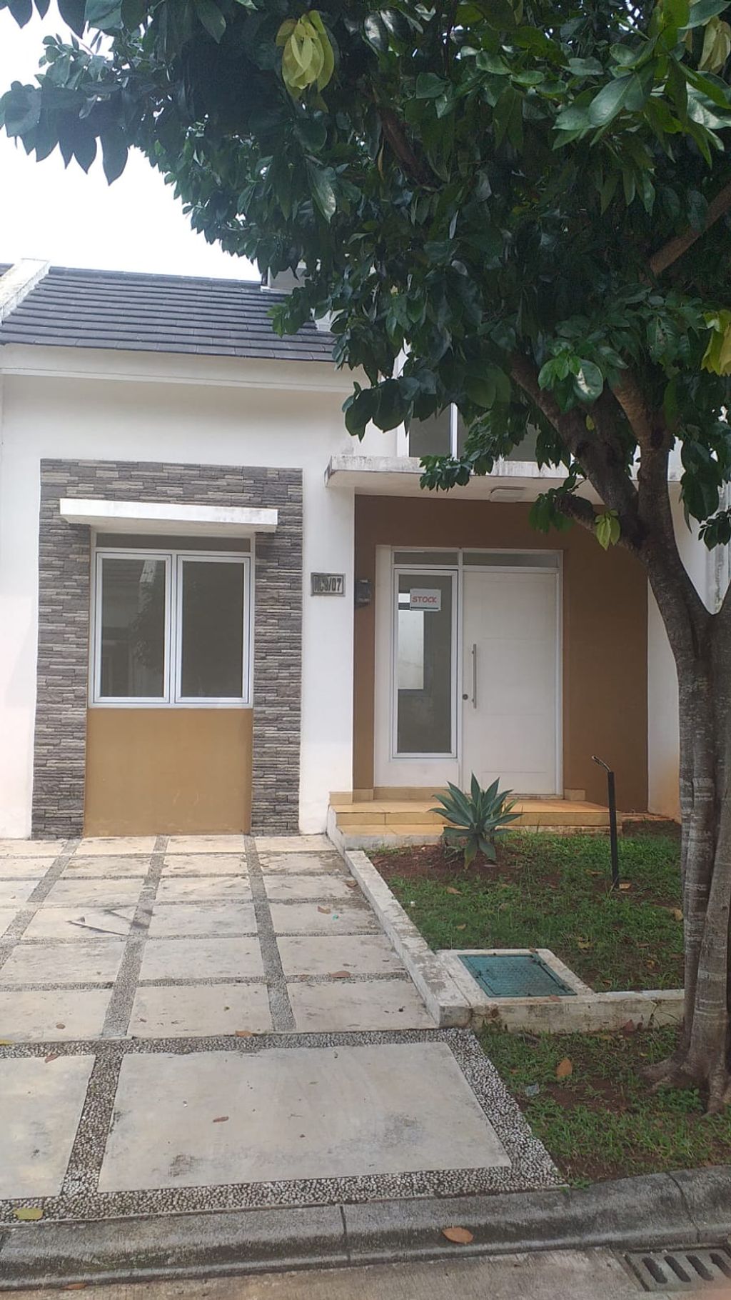 foto tampak rumah tipe NC9-0007 perumahan SERPONG NATURA CITY