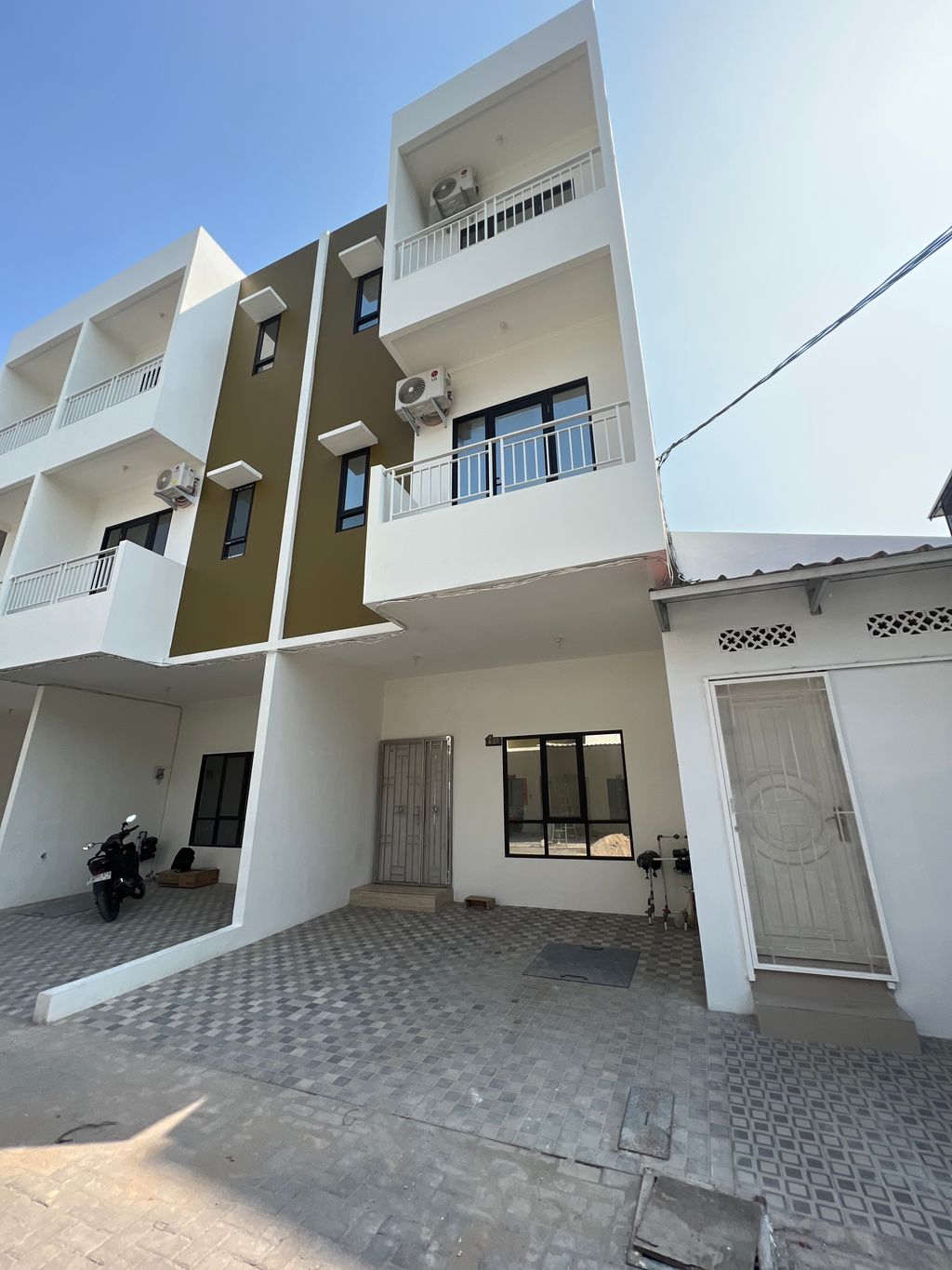 foto contoh rumah perumahan villa Mas mediterania townhouse