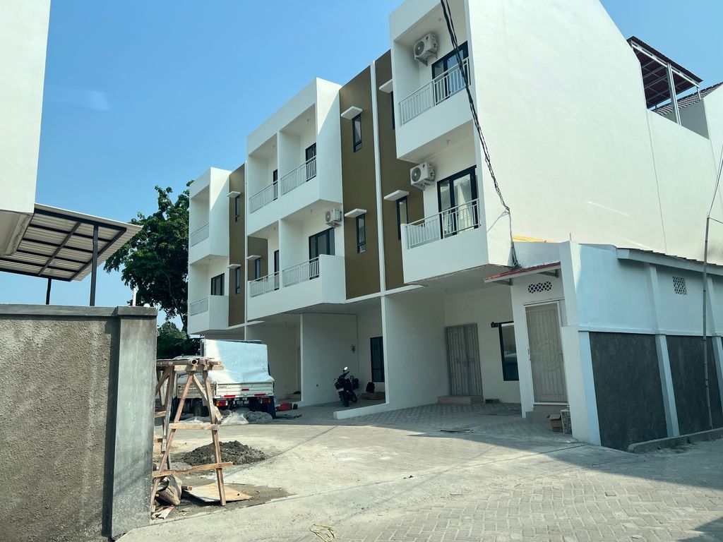 foto gerbang perumahan villa Mas mediterania townhouse
