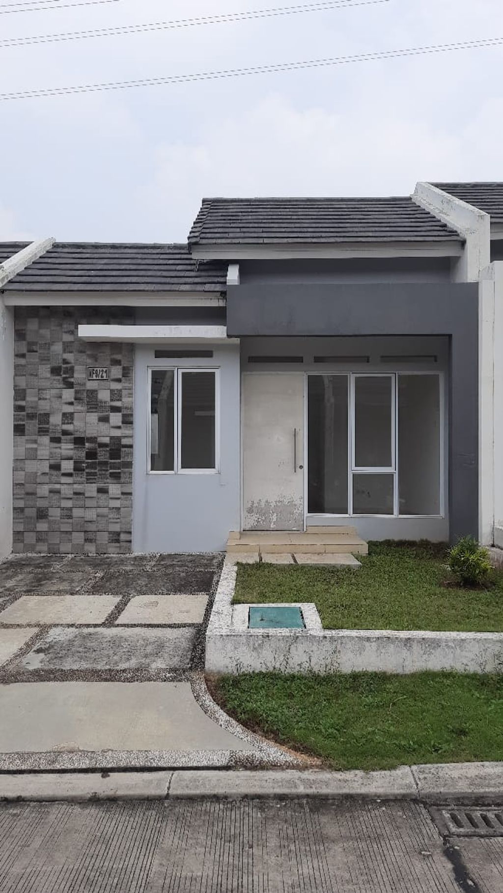 foto tampak rumah tipe NF9-0021 perumahan SERPONG NATURA CITY