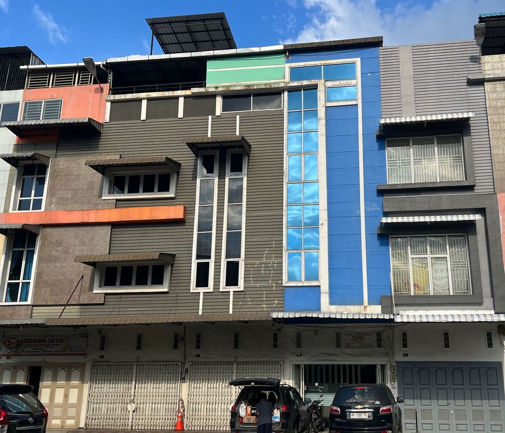 foto tampak rumah tipe Ruko Blok J perumahan Komplek Brayan City