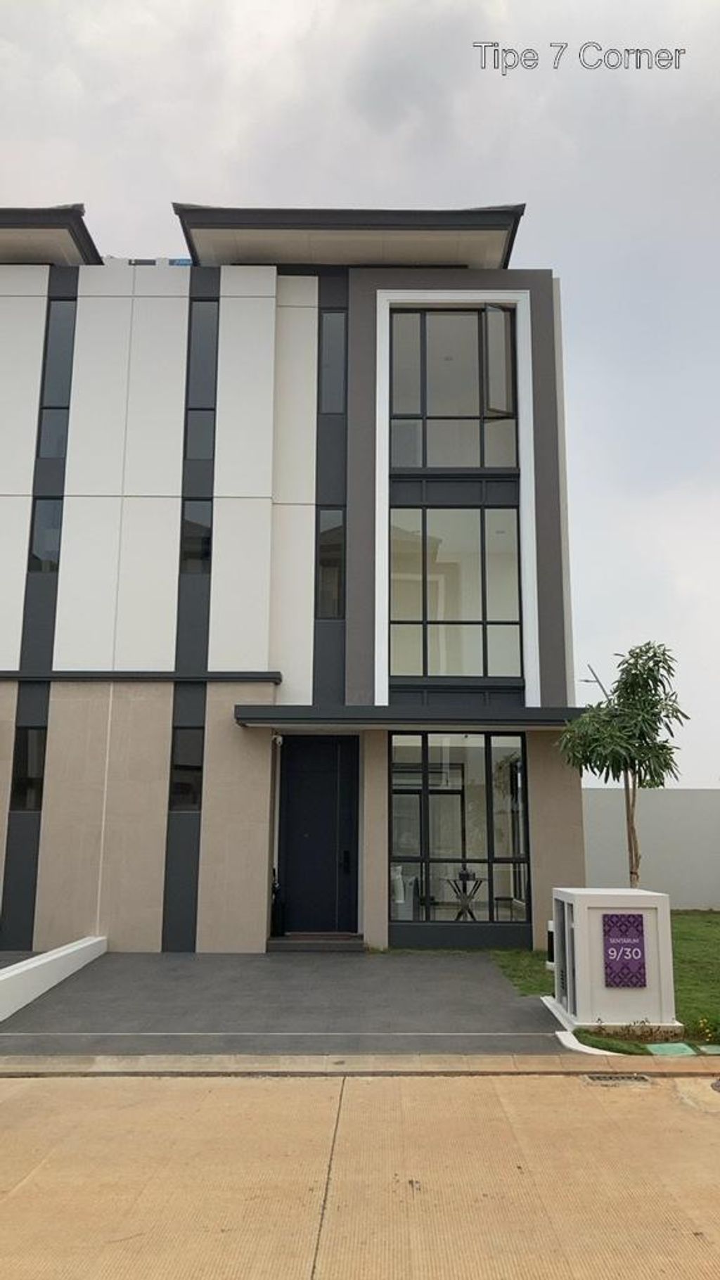 foto tampak rumah tipe 7 C perumahan SENTARUM