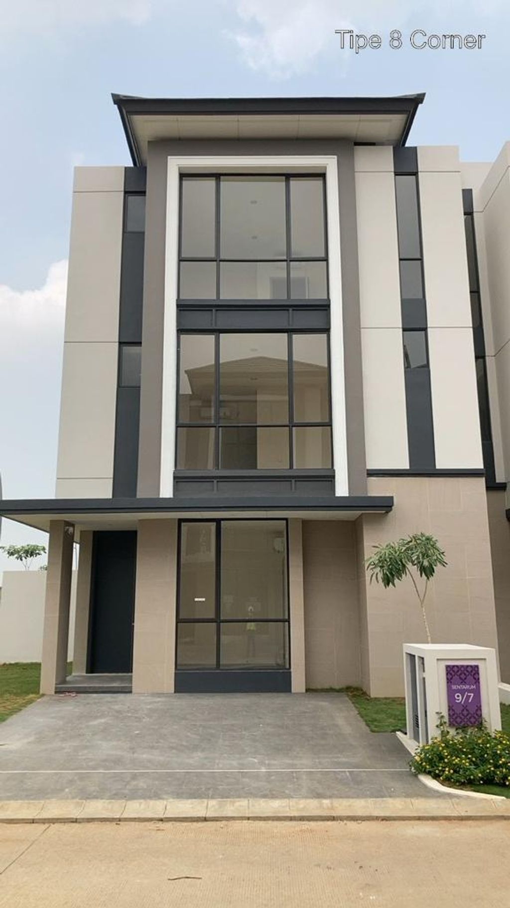 foto tampak rumah tipe 8 C perumahan SENTARUM