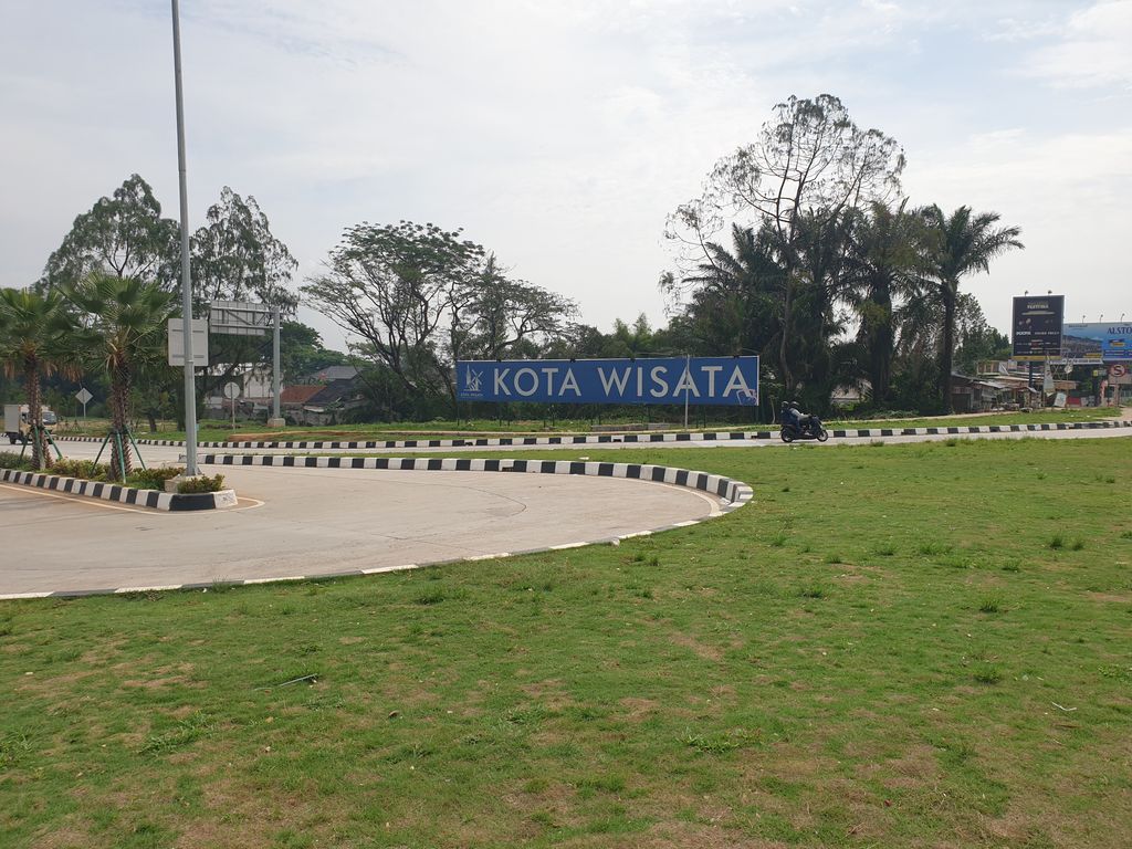 foto gerbang perumahan PERUM. KOTA WISATA