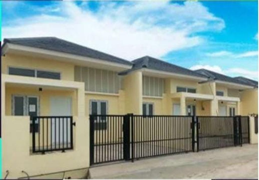 foto tampak rumah tipe 36/90 perumahan Karang Anyar Residence