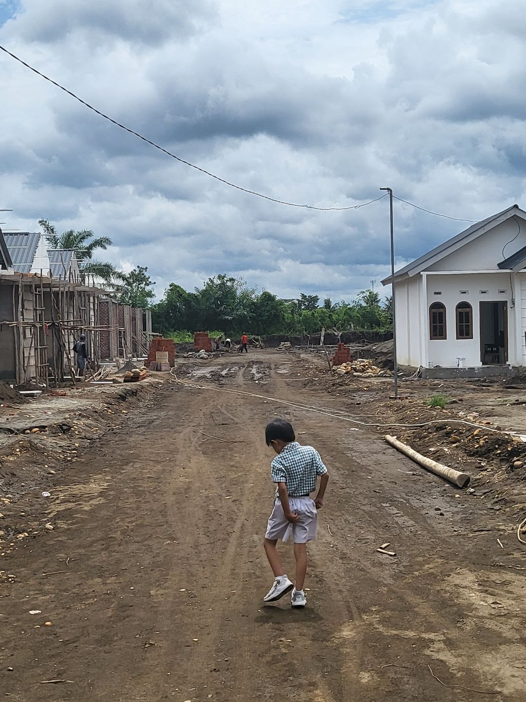 foto posisi tengah perumahan Family Land