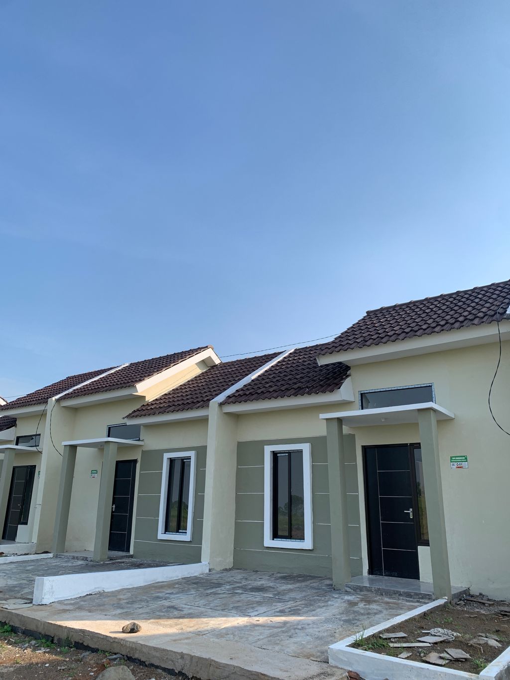 foto tampak rumah tipe Edelweiss perumahan GRAND KENCANA BANGIL 2