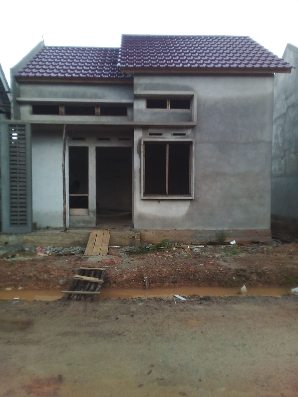 foto tampak rumah tipe 36 perumahan GRAND SEMAI CITY 2