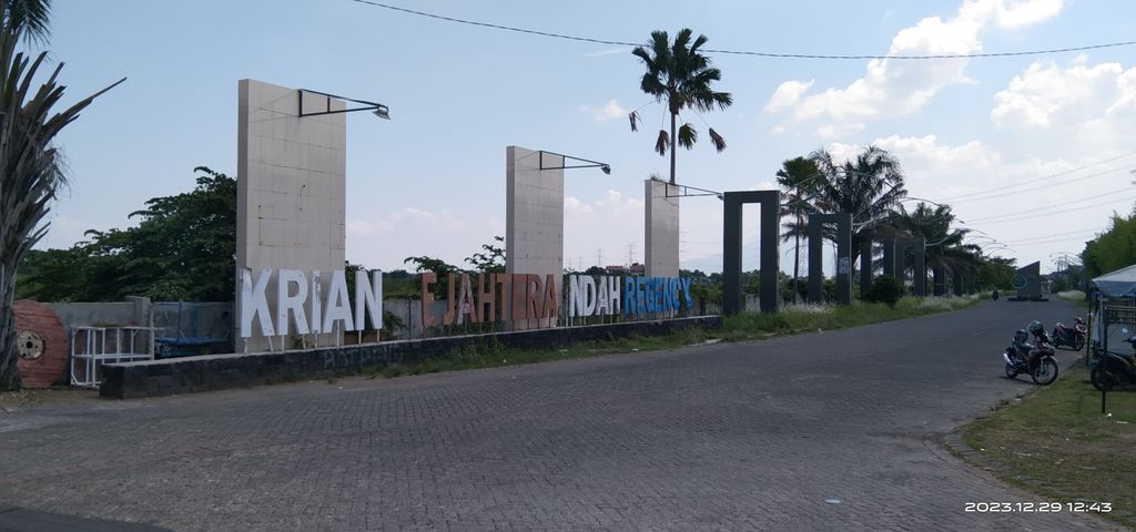 foto gerbang perumahan KRIAN SEJAHTERA INDAH REGENCY