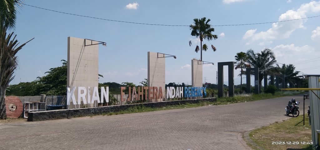 foto posisi tengah perumahan KRIAN SEJAHTERA INDAH REGENCY
