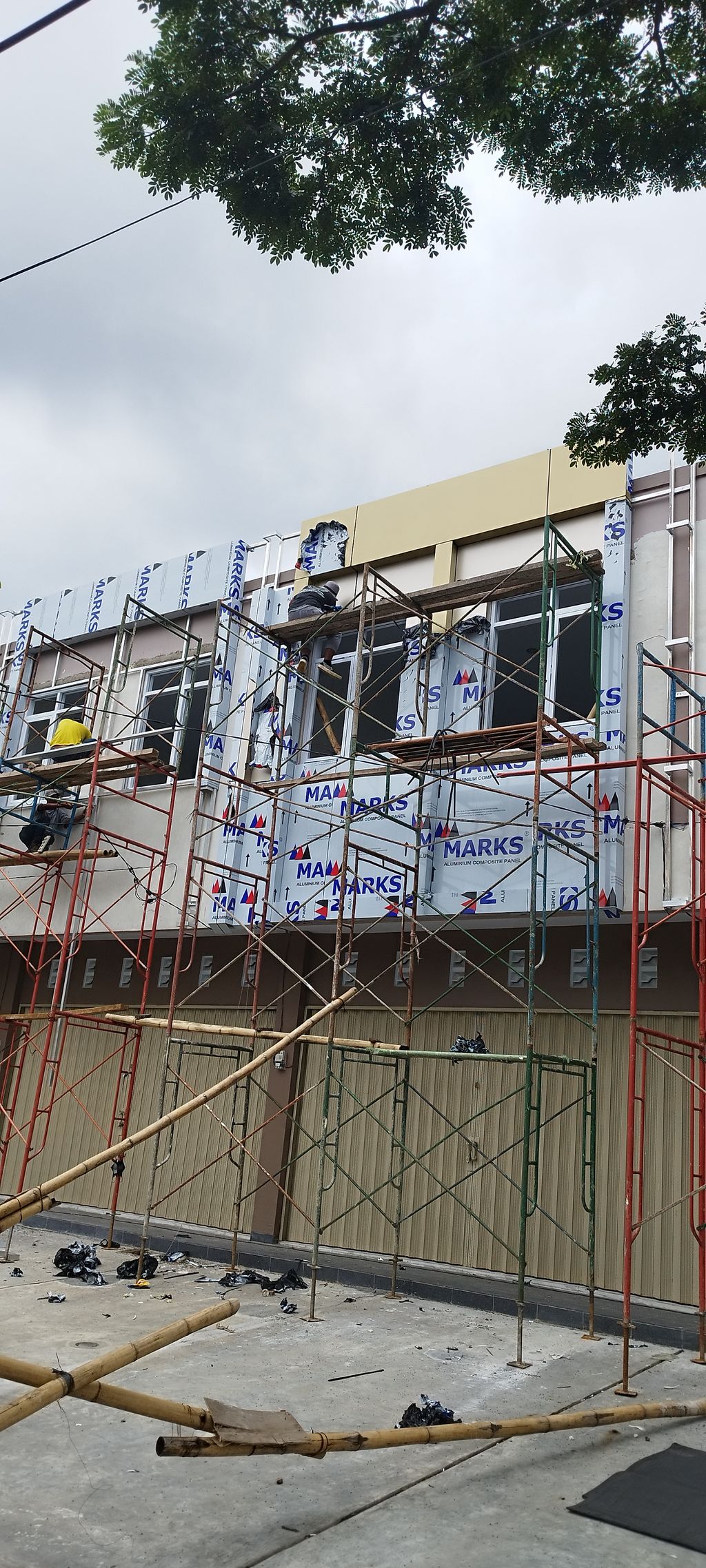 foto tampak rumah tipe Ruko Kemala RK-8 perumahan GADING TUTUKA RESIDENCE KEMALA