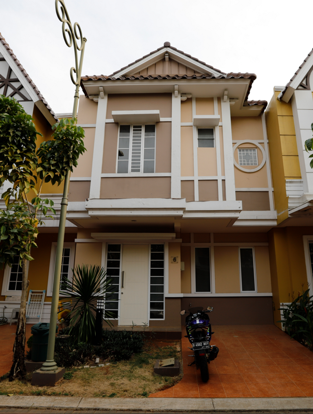 foto tampak rumah tipe DRESER 06 perumahan CLUSTER MALIBU VILLAGE