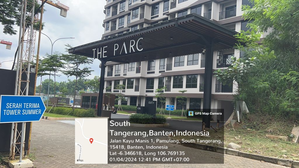 foto gerbang perumahan The Parc