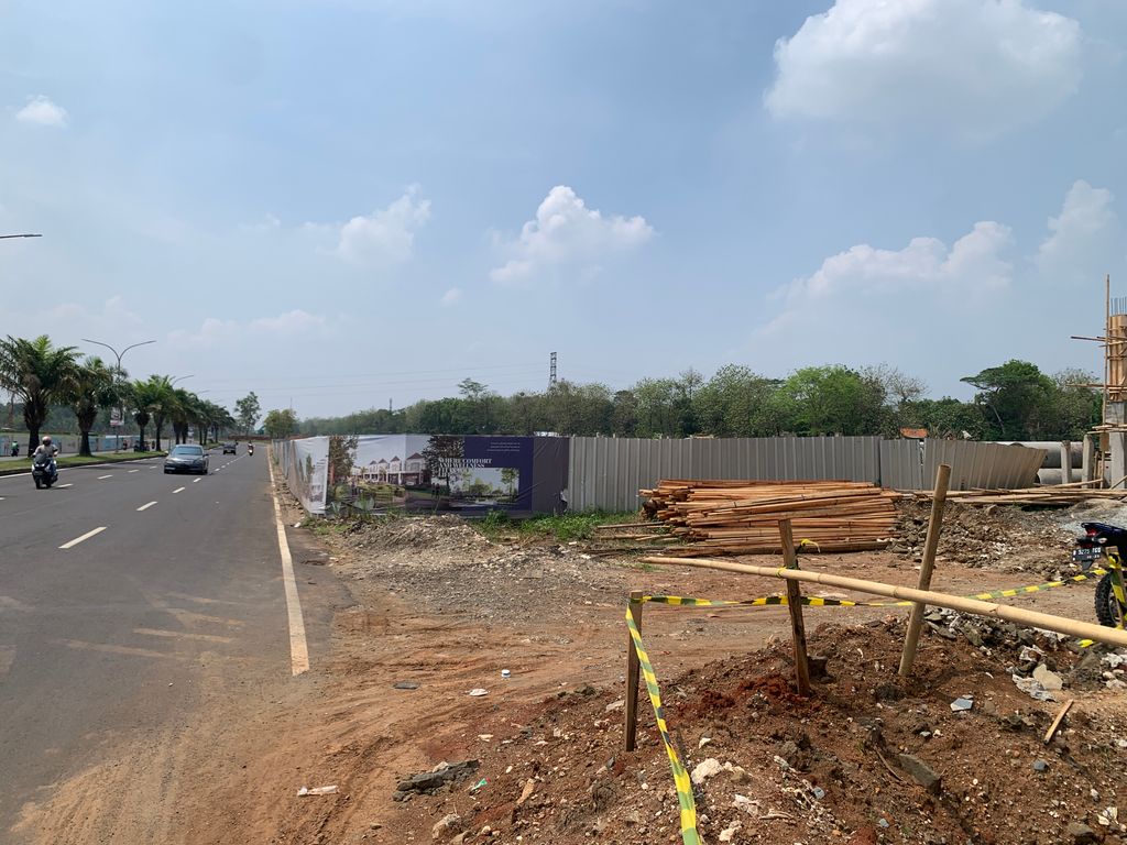 foto gerbang perumahan GRAND WISATA - KLASIKA TAMBAHAN