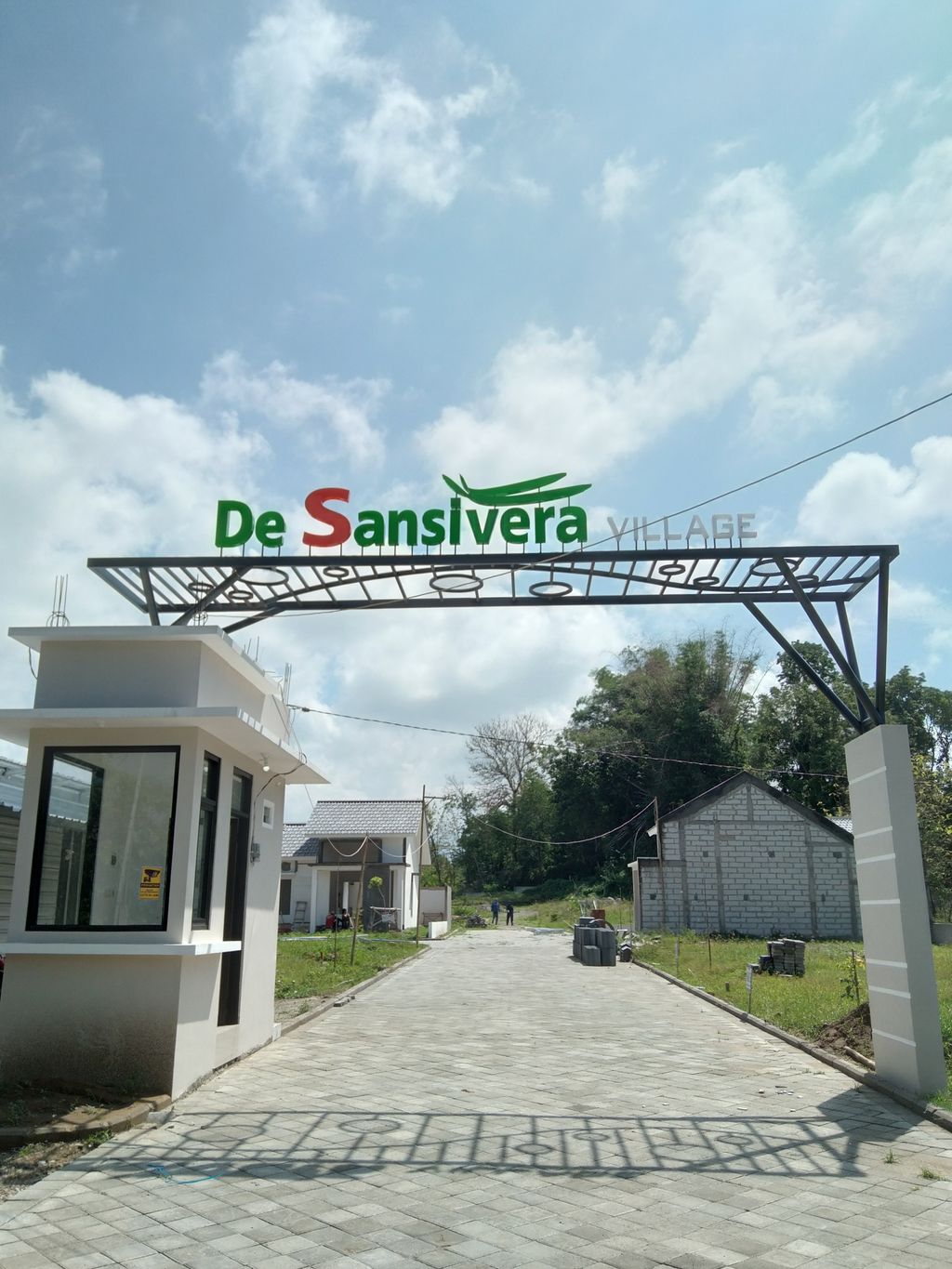 foto gerbang perumahan DE SANSIVERA VILLAGE