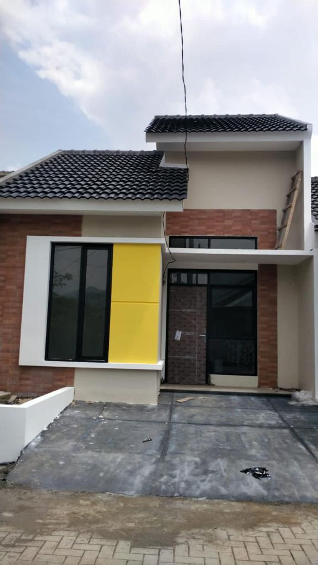 foto tampak rumah tipe 45 Landed (520) perumahan Griya Pataruman Asri 2