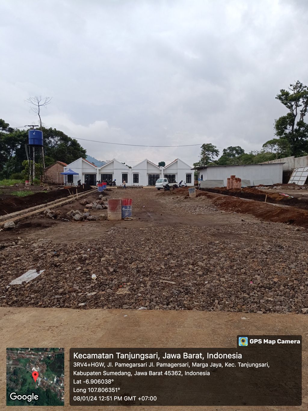 foto gerbang perumahan Sky Garden Residence