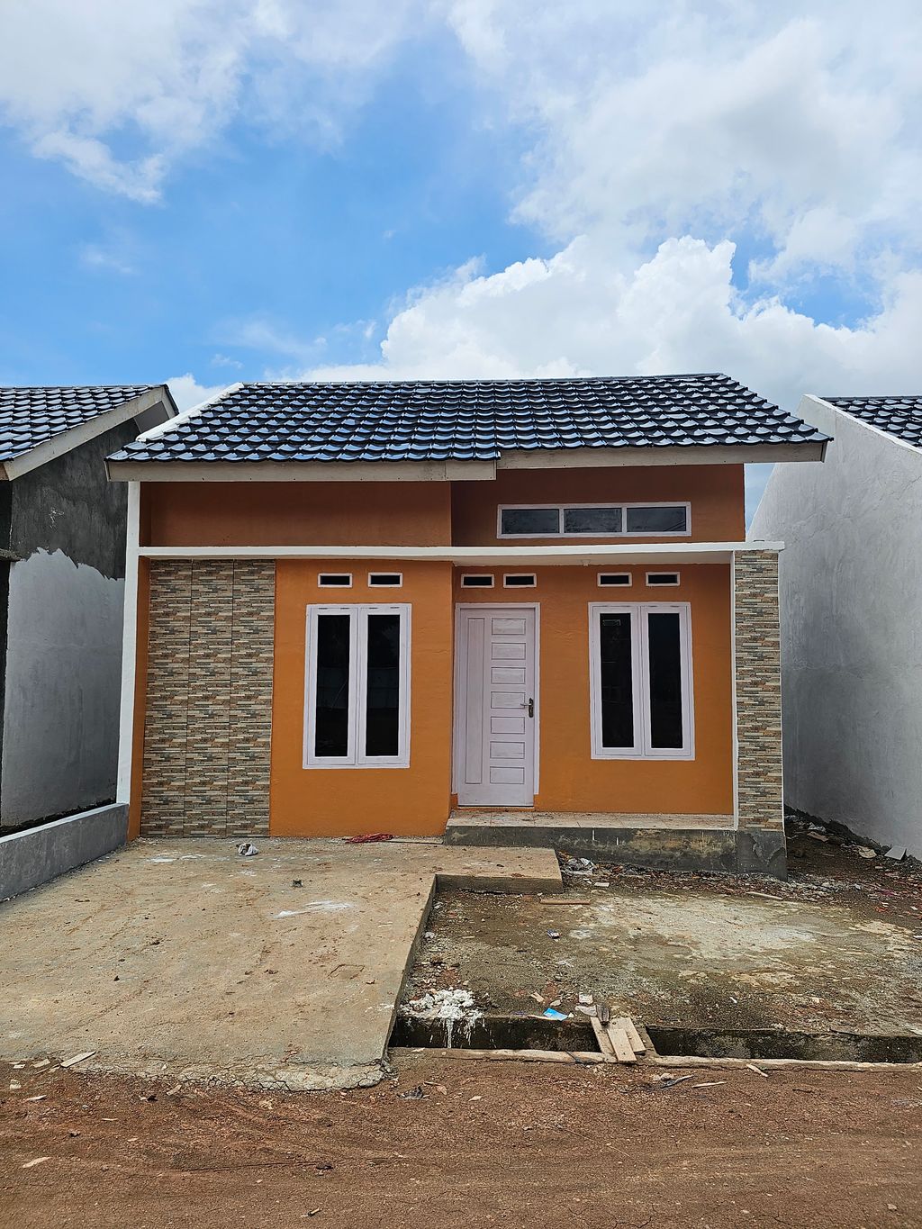 foto contoh rumah perumahan MEGA CAKRA REGENCY