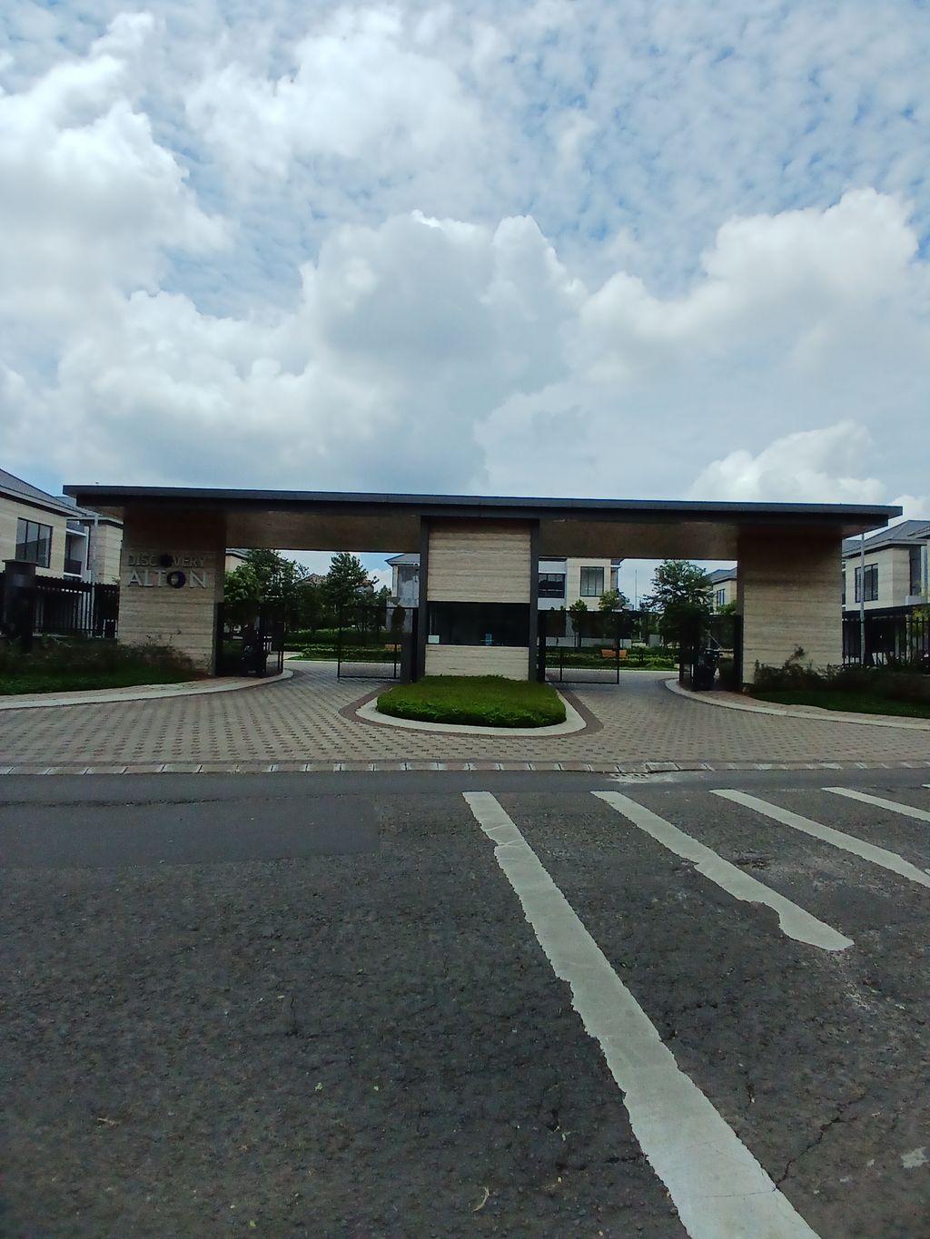 foto gerbang perumahan DISCOVERY ALTON BINTARO JAYA