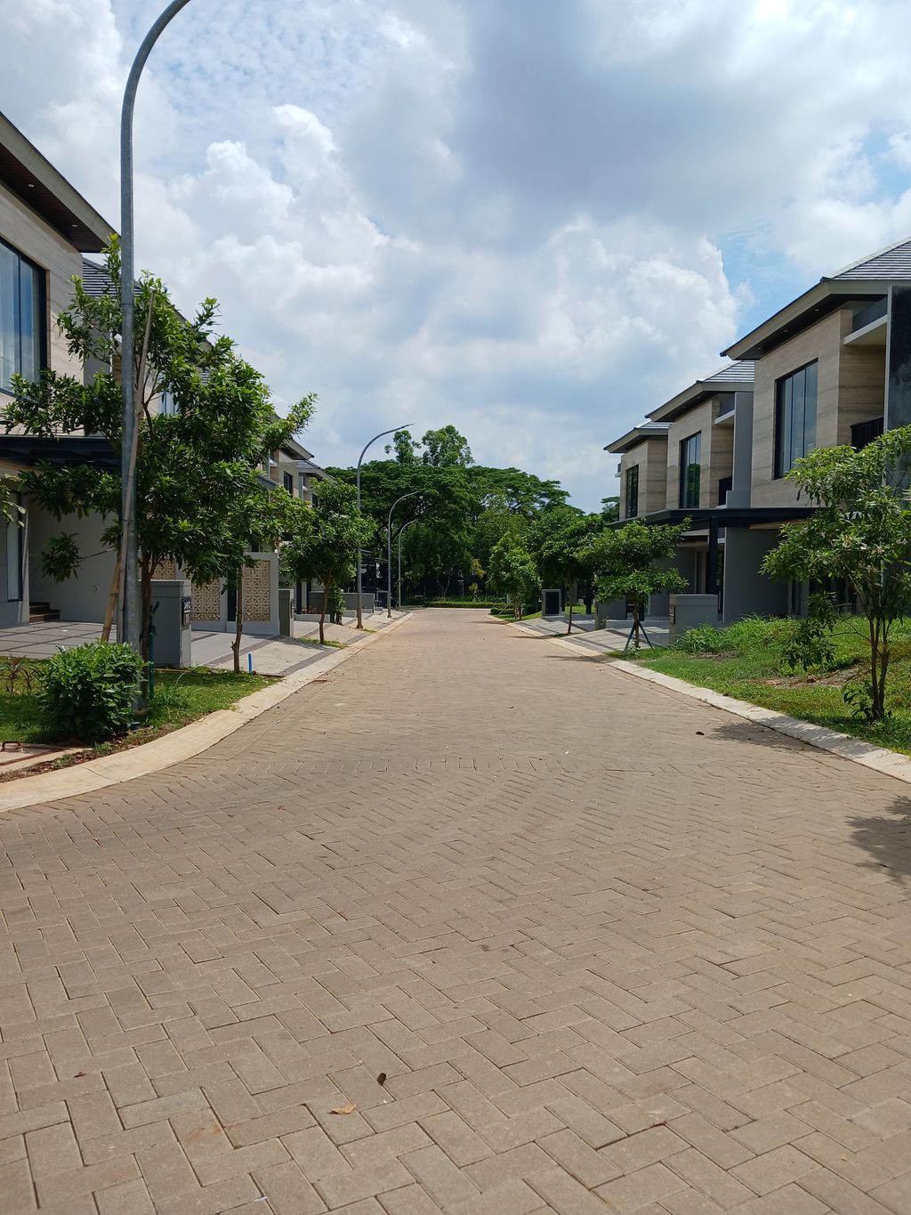 foto posisi tengah perumahan DISCOVERY ALTON BINTARO JAYA